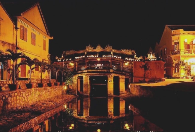 Hoi An Lantern Festival during full moon with calendar up to 2024