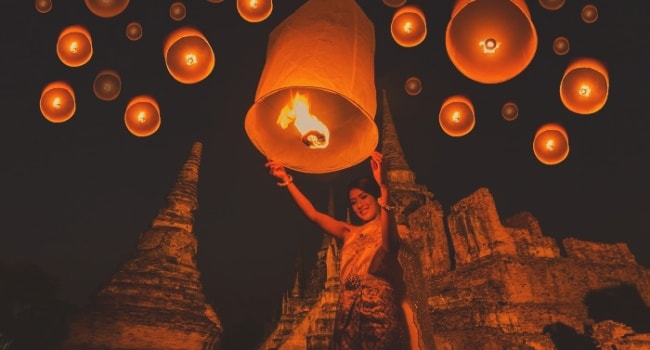 Yi Peng (Yee Peng) - Sparkling Chiang Mai Lantern Festival of Light